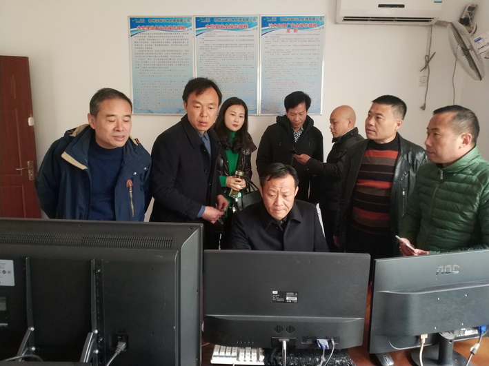 2-市水利和湖泊局黨組副書記、局長黃國華、市水務(wù)集團黨委書記、董事長、總經(jīng)理姚志煌到公司調(diào)研并參加揭牌儀式一行在樊口污水處理廠調(diào)研現(xiàn)場.jpg 2-市水利和湖泊局黨組副書記、局長黃國華、市水務(wù)集團黨委書記、董事長、總經(jīng)理姚志煌到公司調(diào)研并參加揭牌儀式一行在樊口污水處理廠調(diào)研現(xiàn)場.jpg